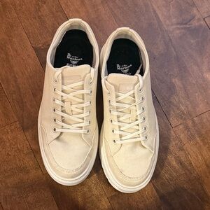 White doc Martin sneaker cushioned and platform. Canvas